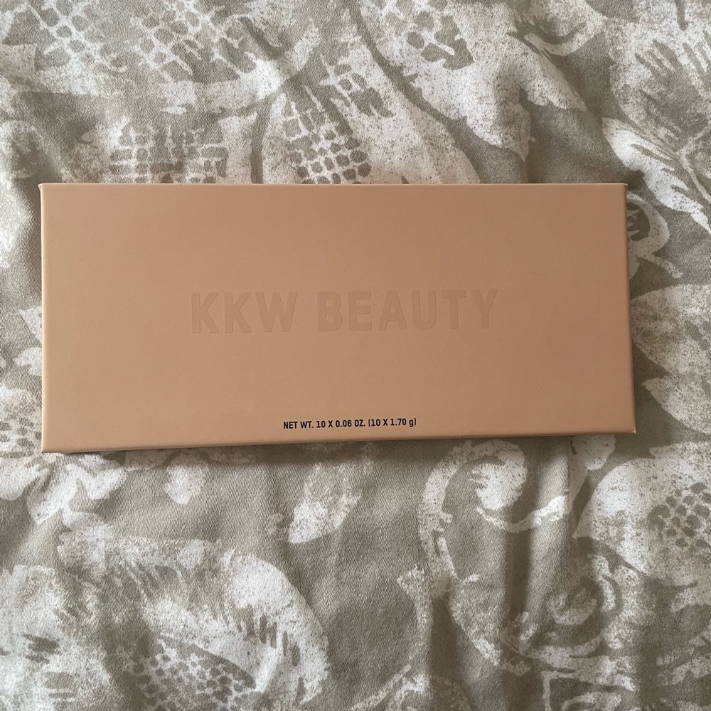Kim kardashian eye shadow pallete